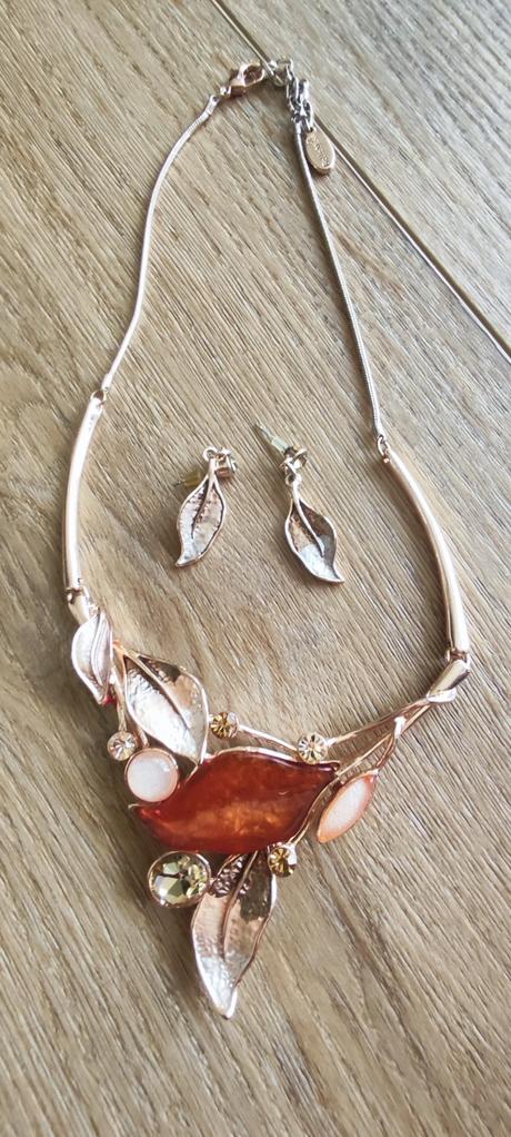 Náhrdelník s nausnicami, 