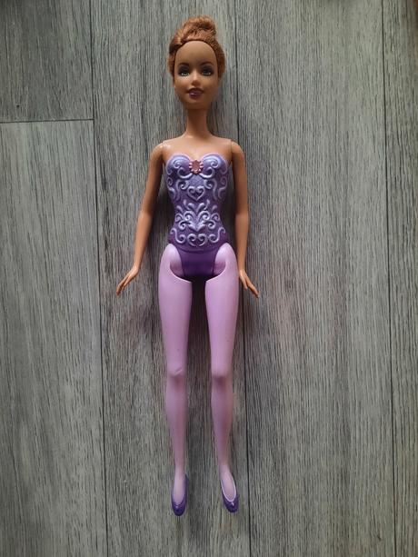 Barbie baletka s gumenými nohami,