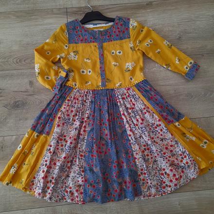 Horčicovo kvetinové značkové šaty, 146