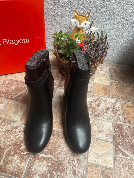 Nové členkové čižmy laura biagiotti, 36
