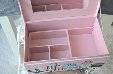 Šperkovnica so zrkadlom, 