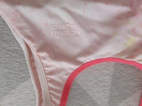 Bledoruzove dievcenske plavky, reima,122