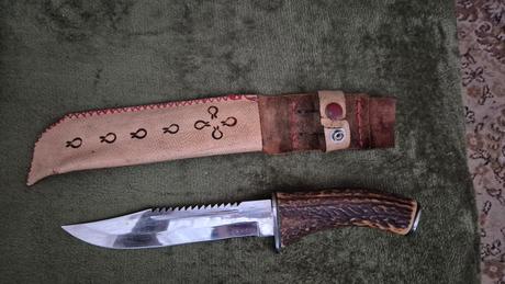 Ručne vyrobeny nozik v kozenom puzdre,