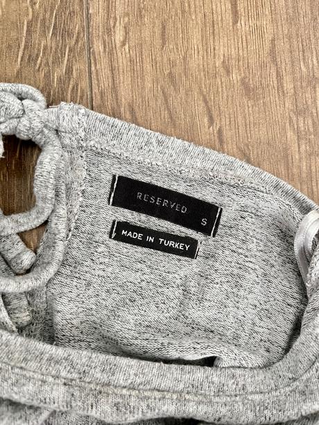 Dámsky sivý sveter s čipkou a viazaním na chrbte, reserved,s