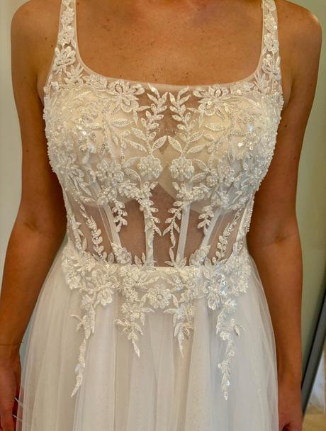 Svadobné, alebo spoločenské šaty, 34