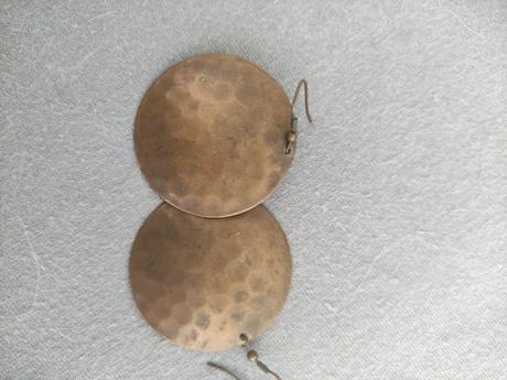 Rôzne náušnice, mango