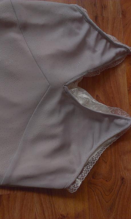 Šaty na ramienka, 42