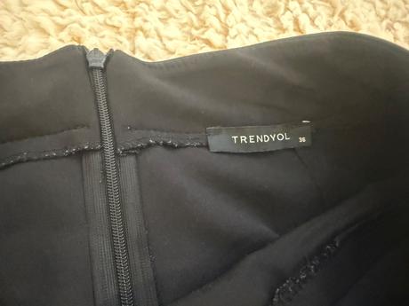 Čierne sukňo-šortky, s