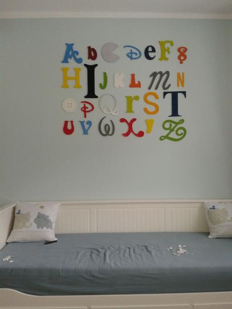 Abeceda na stenu,