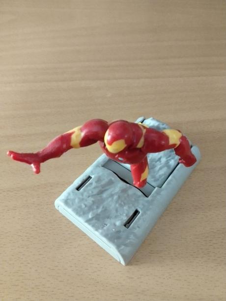 Iron man kinder surprise maxi figúrka,