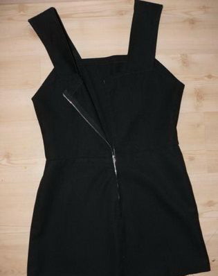 Čierne minišaty, m