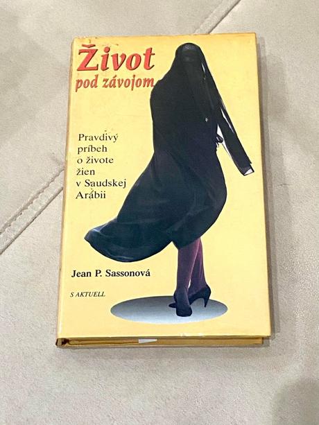 Kniha- život pod závojom,