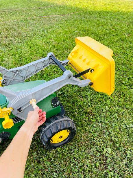 Rolly toys john deere traktor s vlečkou,