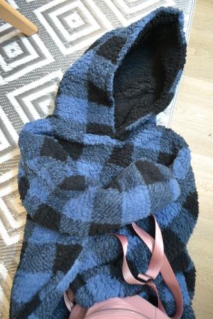 Plyšový trendy kabát s kapucňou oversize, m