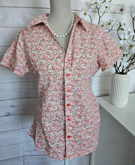 Pekná kvetinková košela, 40