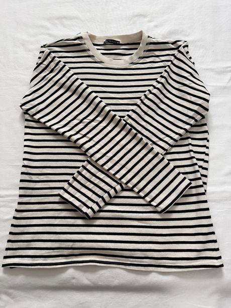 Krémová mikina s čiernymi vodorovnými pruhmi zo za, zara,m