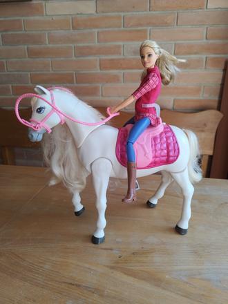 Interaktívny kôň a barbie, 