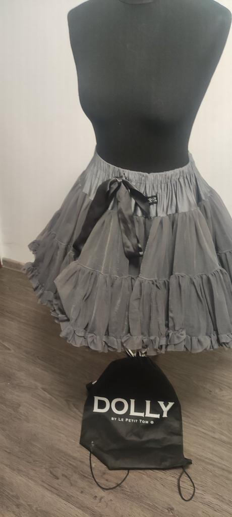 Dolly sukna, l