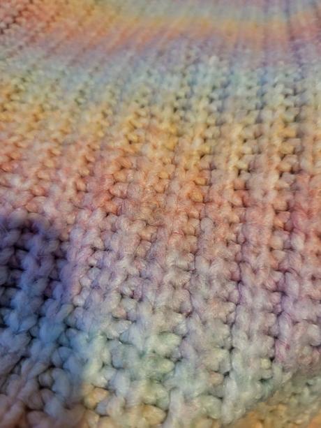 Krásny hrubý dúhový sveter, 