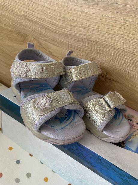 Trblietavé frozen sandále, 24