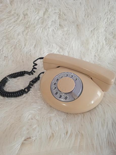 Retro telefón, 