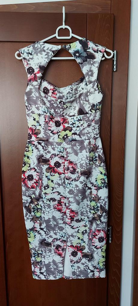 Kvetinové šaty značky boohoo, <50