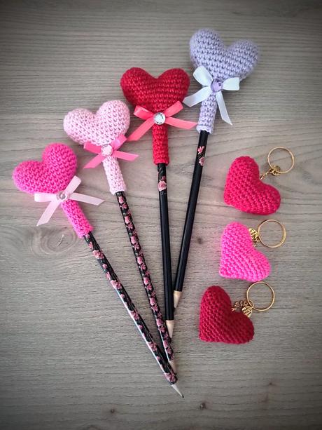 Háčkované srdiečka - ceruzka, 