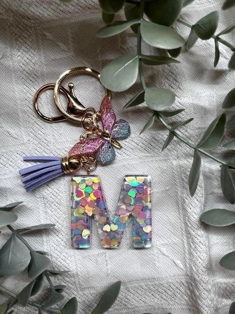 Ručne vyrobené živicové kľúčenky, 