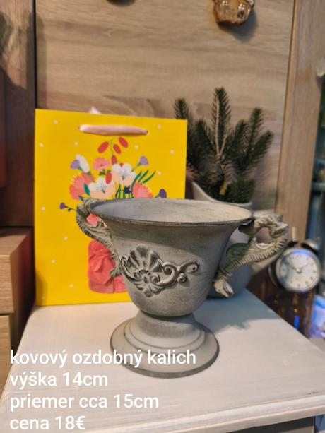 Dekorácia kovový kalich,
