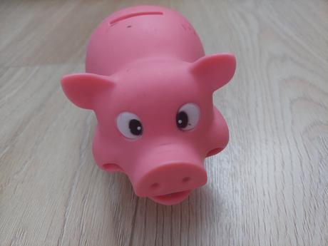 Gumene zieratka -chrobak,kozorozec,dinosaur,..,