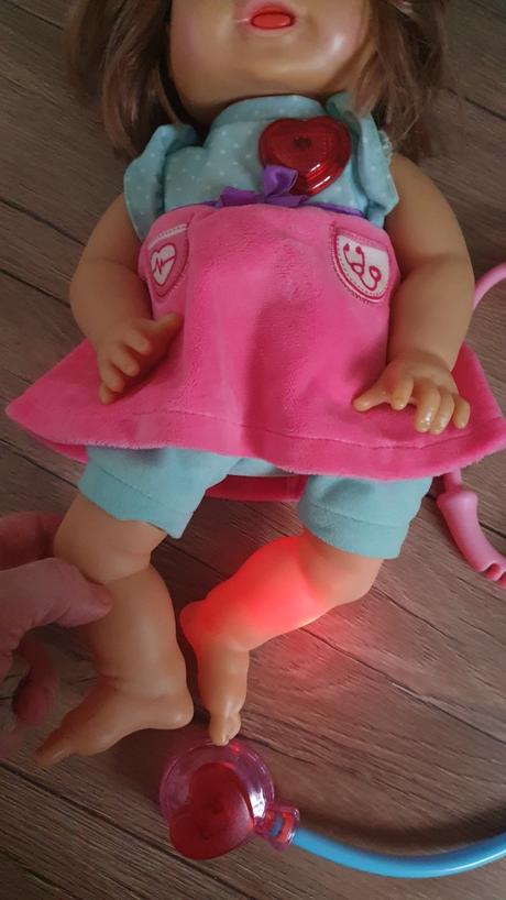 Interaktívna bábika lekarka,