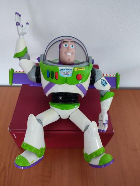 Buzz z toy story, 