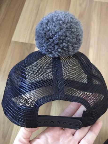 Detska šiltovka s brnbolcom, 