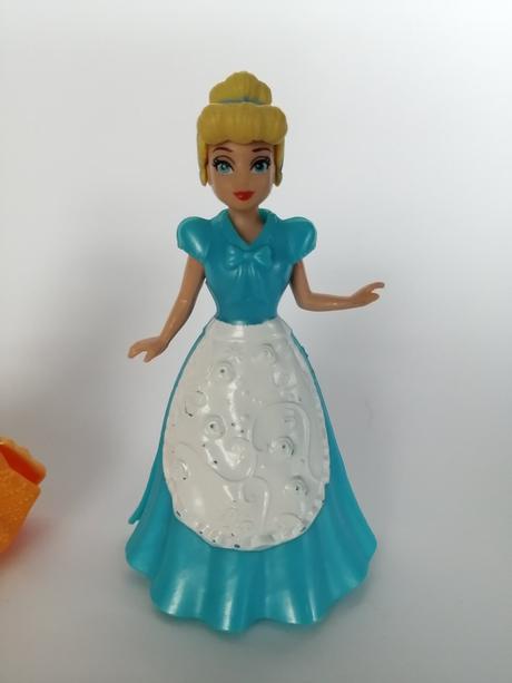 Princezné popoluška, rapunzel, kráska bella,