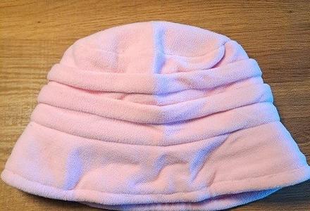 Bledoružový flisový klobúčik, 58