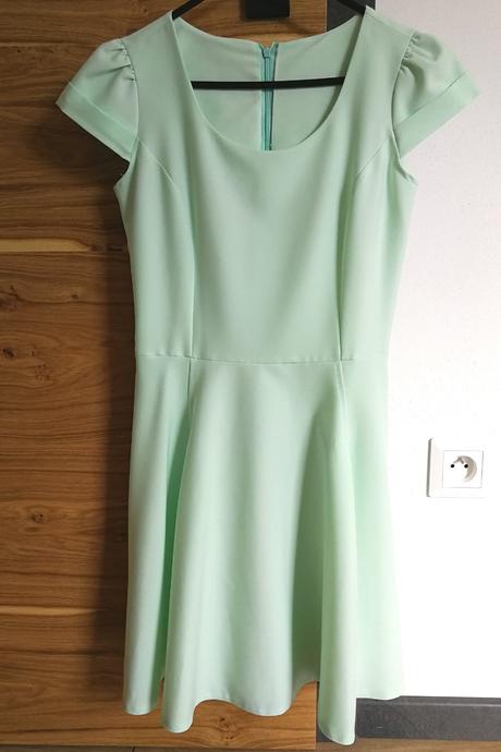Šaty mentolovej farby, 36