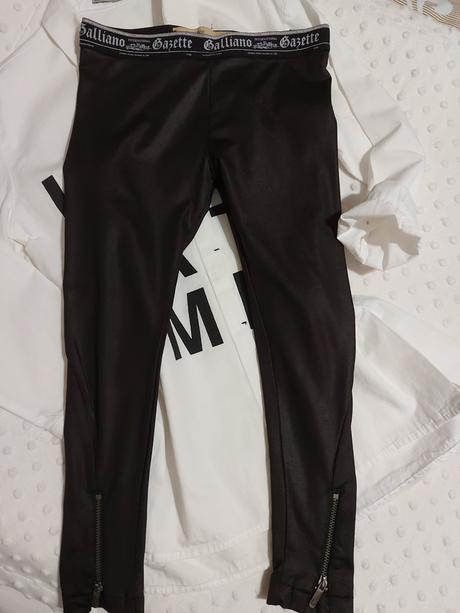 Lesklé legíny john galliano, 110