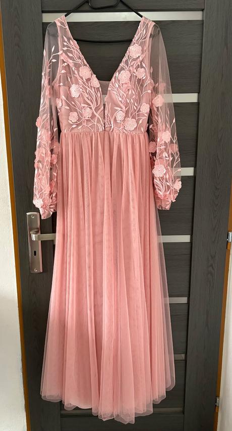 Púdrovo ružové šaty s vyšívanými vzormi a dlhými, m