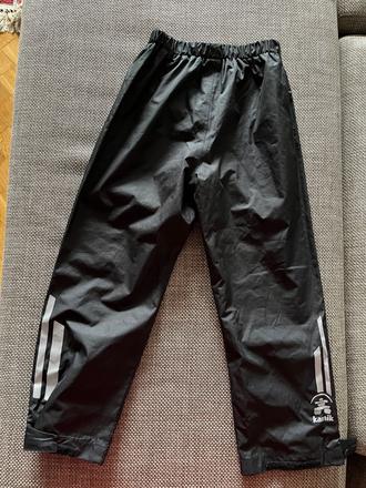 Šušťákové nohavice, 122