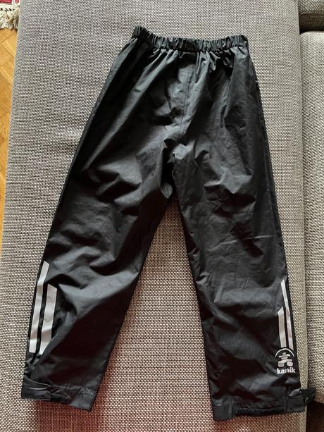 Šušťákové nohavice, 122