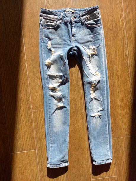 Roztrhané rifle, pull&bear,32