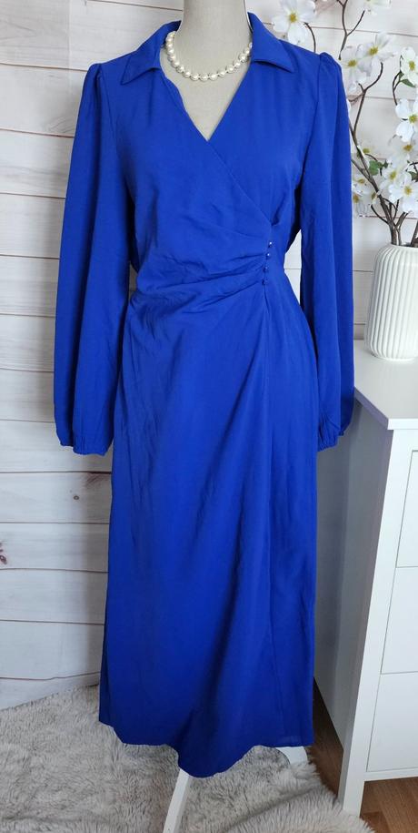 Pekné modré šaty, 38