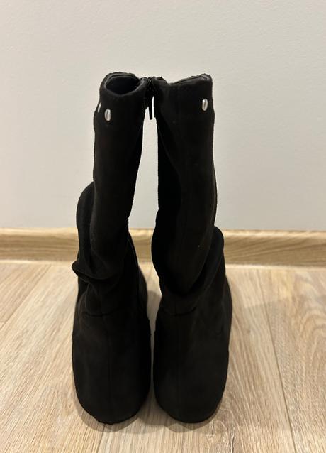 Semišové čižmy, 39