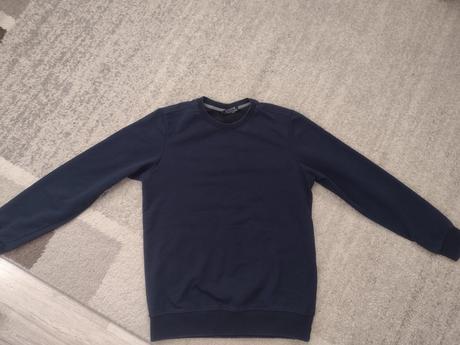 Tmavomodrá mikina, 158