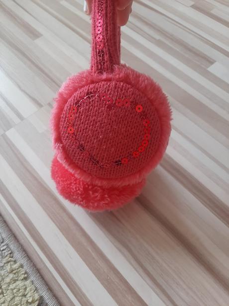 Čelenka na uši, 122