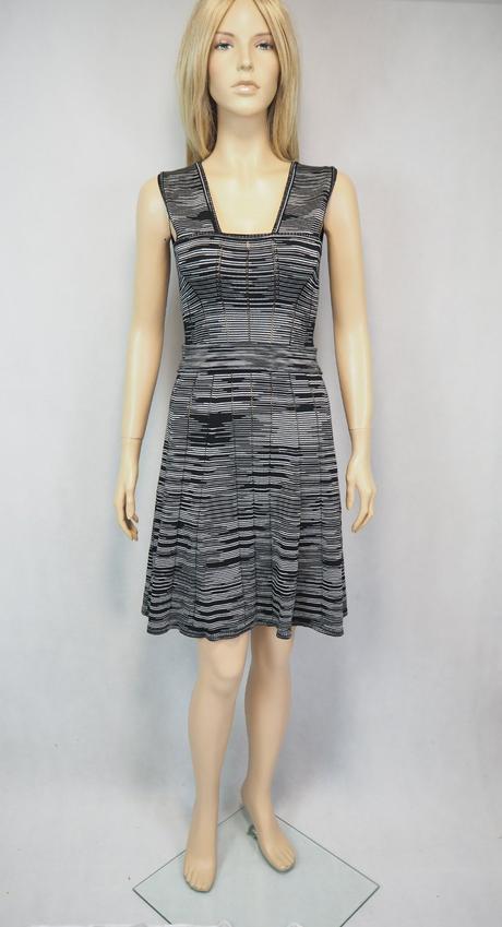 Kvalitné úpletové šaty missoni, s