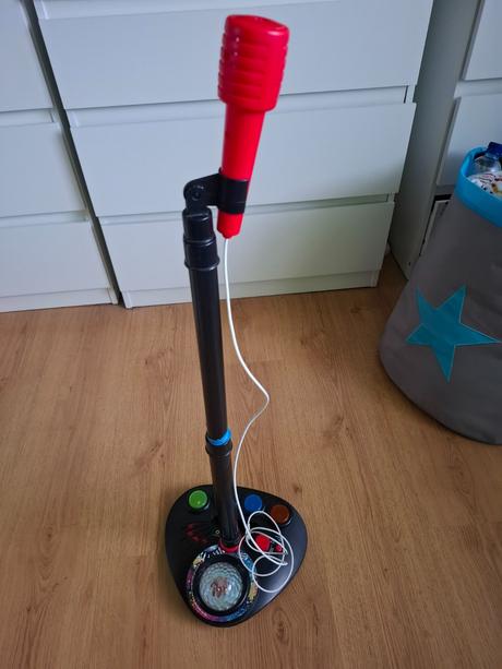 Mikrofón so stojanom,