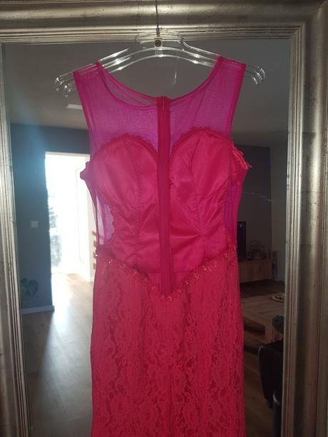 Ružove šaty, 36