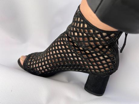 Zara trendy dierovane super jesenne clenkove cizmy, zara,36