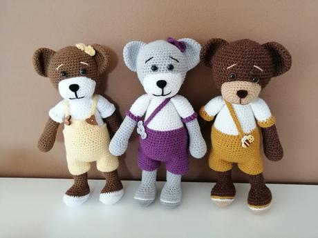 Háčkované hračky a deka,